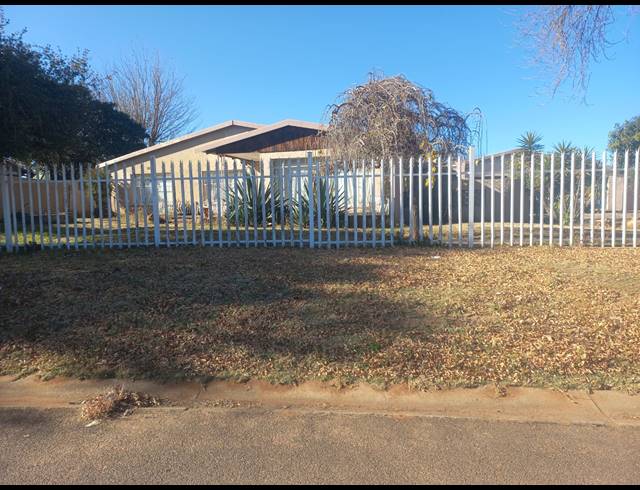 3 BEDROOM FREESTANDING FOR SALE IN RENSBURG